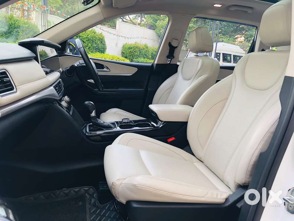 Mahindra Xuv700 2.2 Ax 7 Diesel At Luxury Pack Str Awd, 2022, Diesel