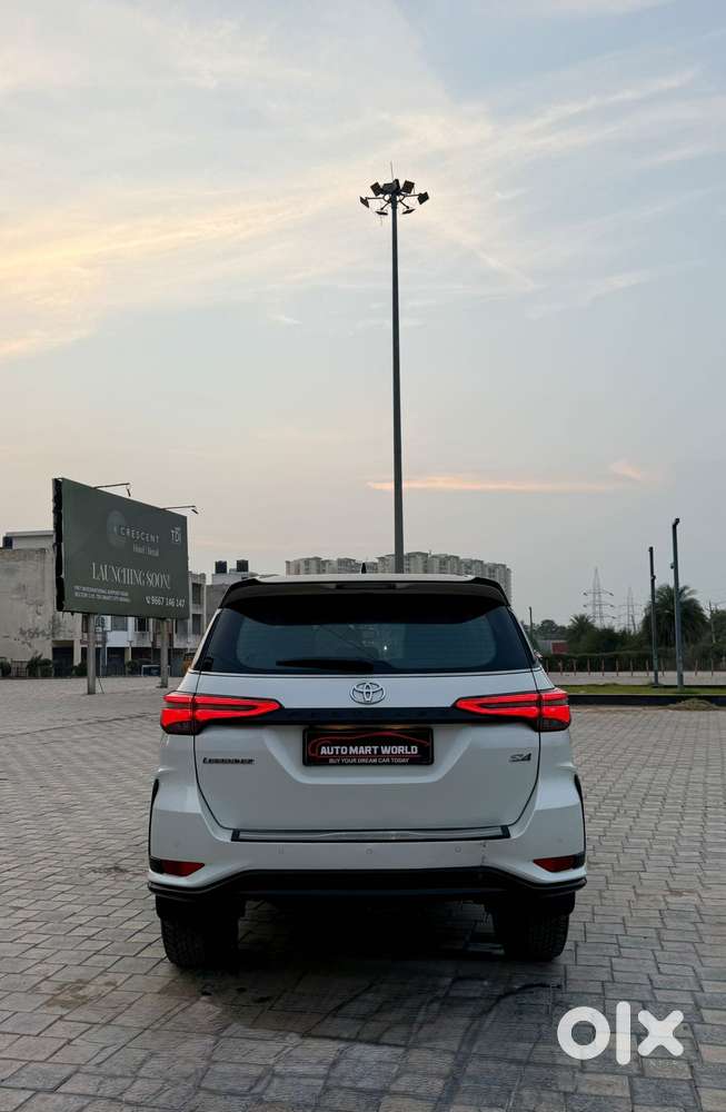 Toyota Fortuner 2.8 Legender 4x4, 2022, Diesel