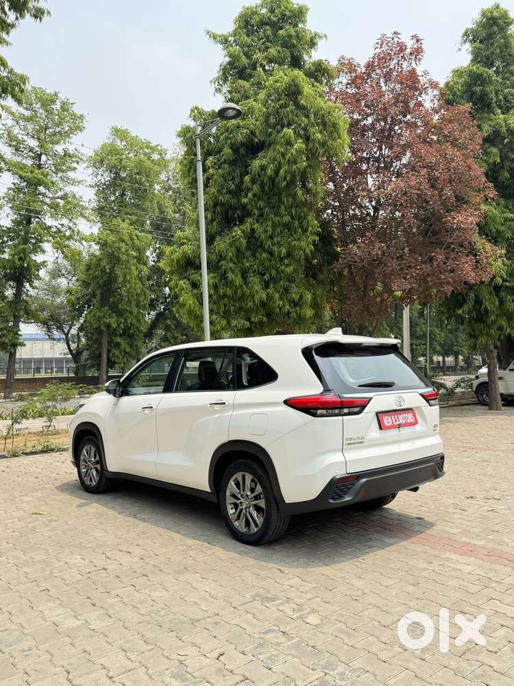 Toyota Innova Hycross 2.0 Zx (o) Hybrid 7 Str, 2025, Petrol