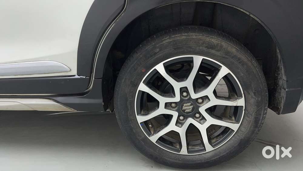 Maruti Suzuki Xl6 1.5 Alpha Plus Mt, 2022, Petrol