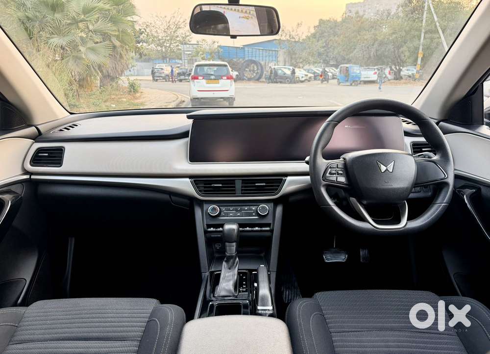 Mahindra Xuv700 2.0 Ax 5 Petrol At Str, 2022, Petrol