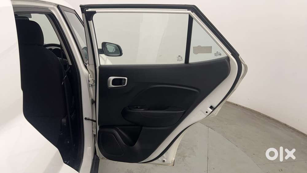 Hyundai Venue 1.2 S Plus, 2022, Petrol