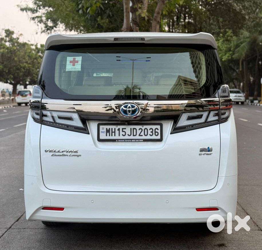 Toyota Vellfire 2.5 Executive Lounge, 2022, Cng & Hybrids