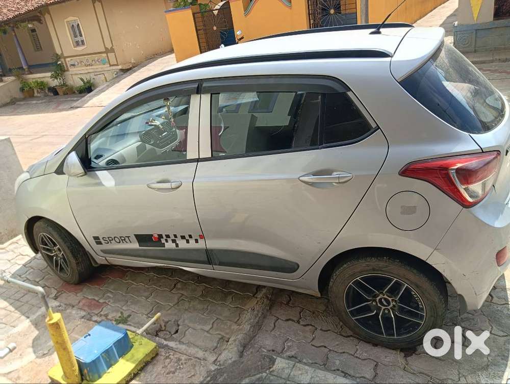 Hyundai Grand I10 Sportz (2015) Silver  Low 64.5k Kms  Active Insura