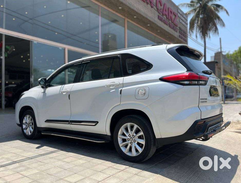 Toyota Innova Hycross 2.0 Vx Hybrid 7 Str, 2023, Petrol