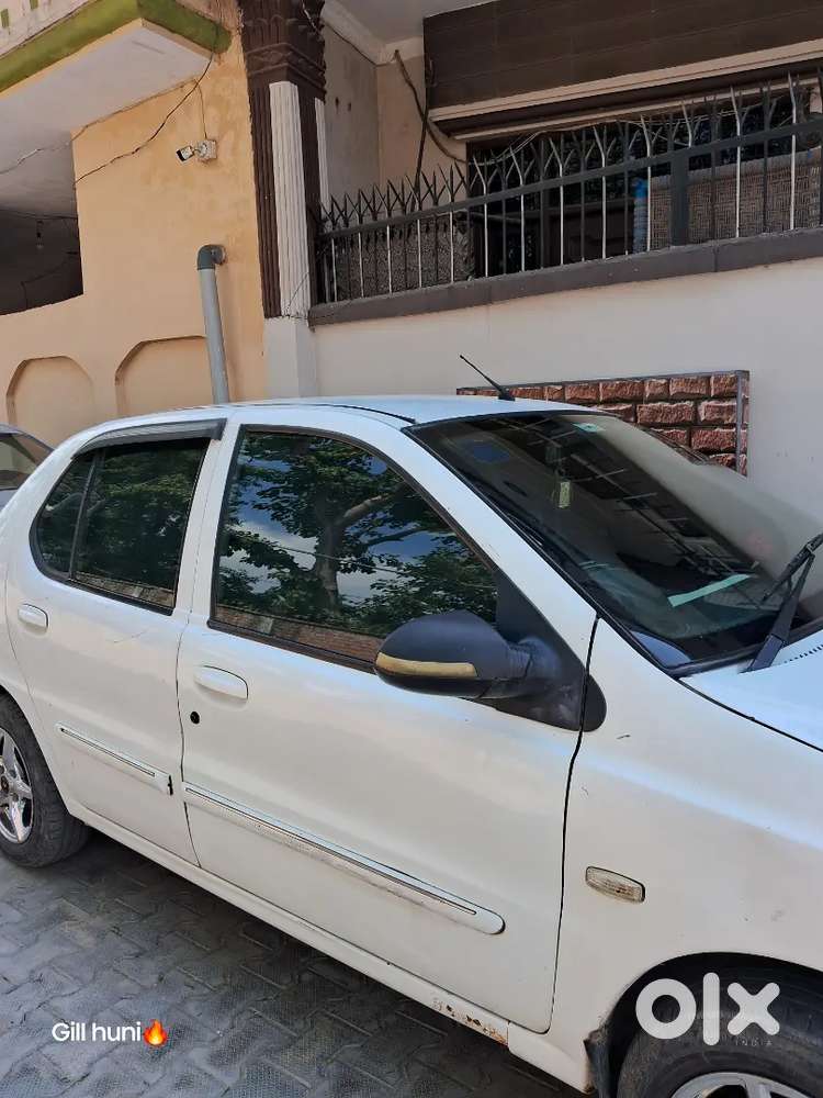 2015 Model  All Features Working Ac Heat Okay Engine Oky New Tyres