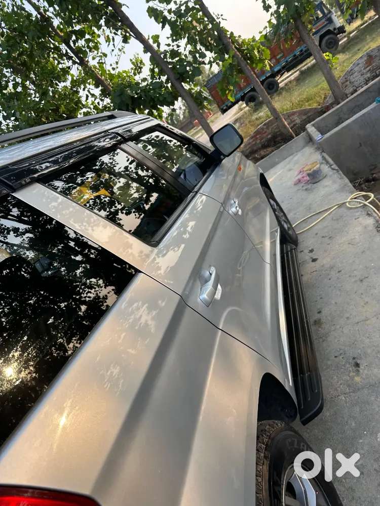 Mahindra Tuv 300 2018