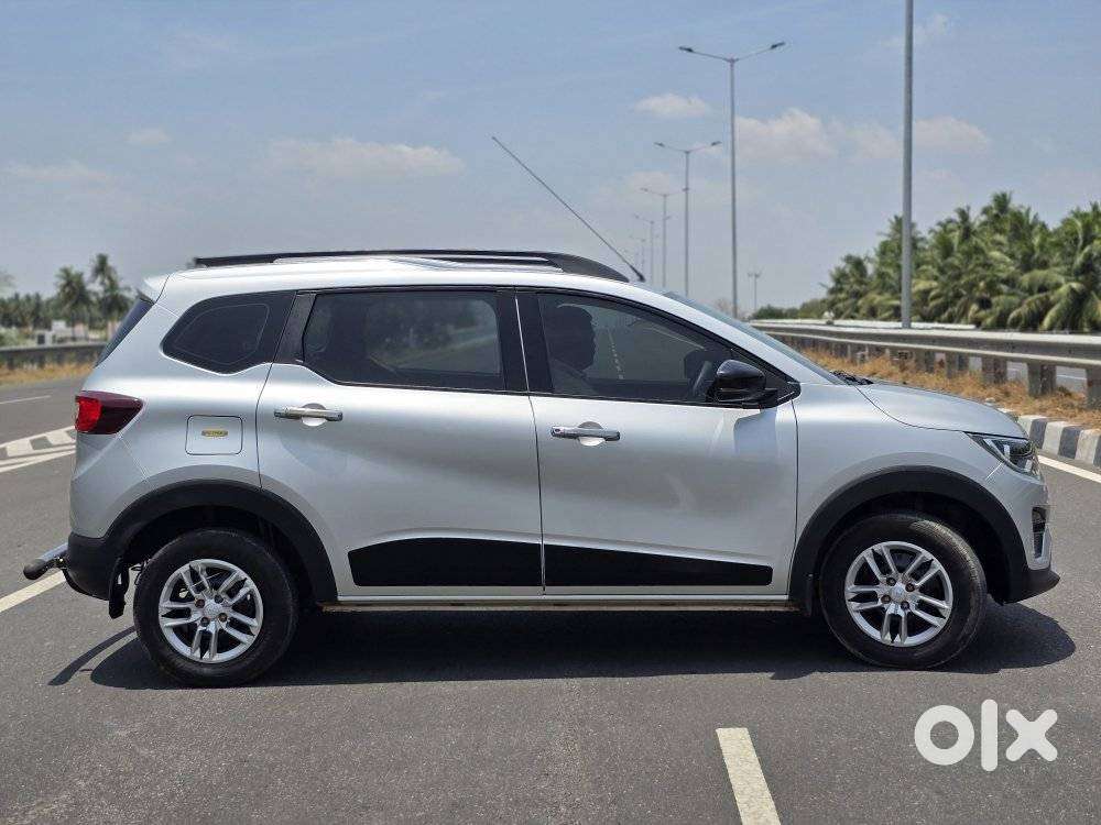 Renault Triber Rxt, 2023, Petrol