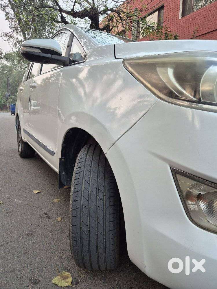 Toyota Innova Crysta 2.4 Gx Mt, 2017