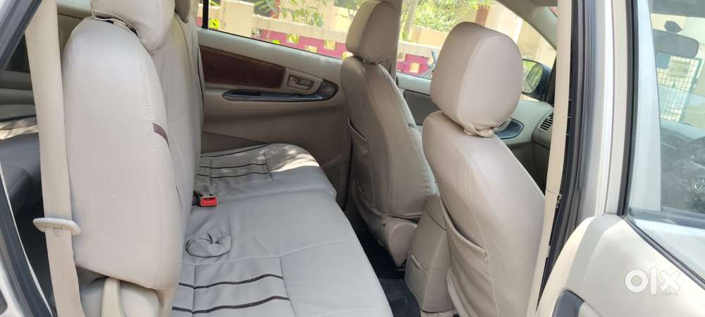 Toyota Innova 2.5 G (diesel) 8 Seater Bs Iv, 2014, Diesel