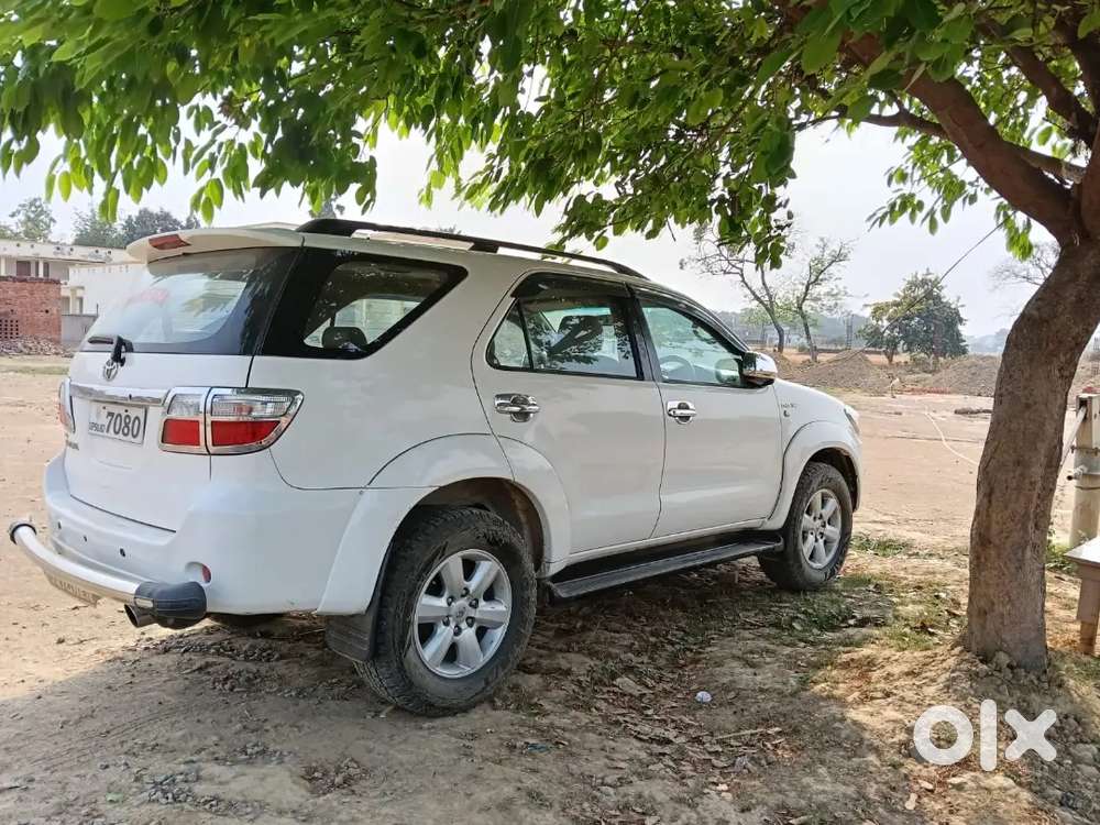 Toyota Fortuner 2010 Diesel 140000 Km Driven