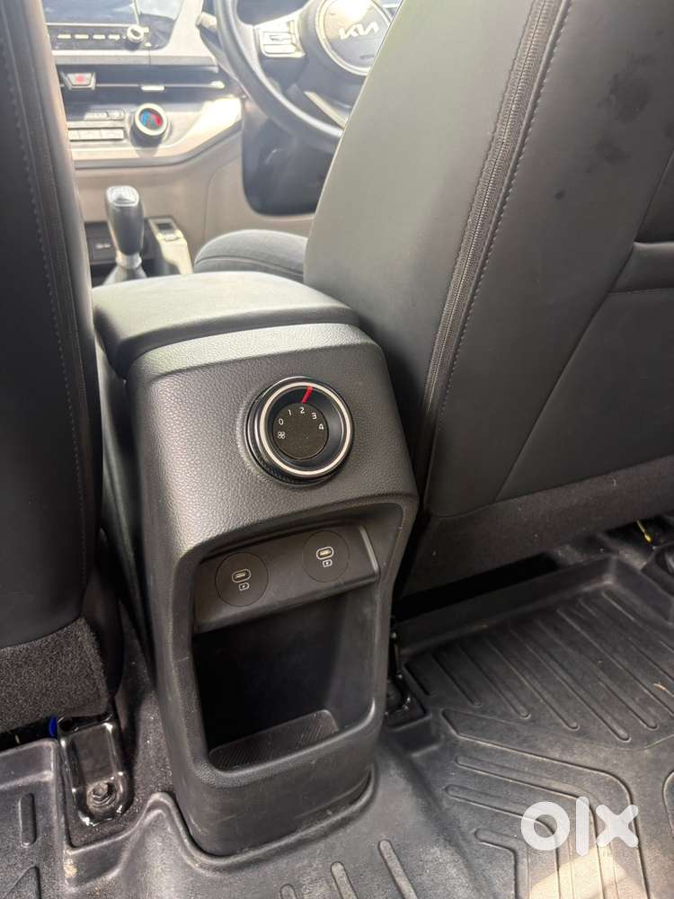 2024 Kia Carens Premium Optional Petrol 1.5l Manual 7 Seater For Sale
