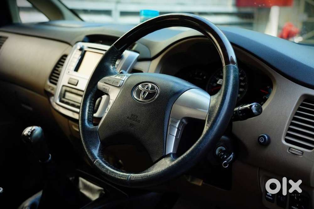 Toyota Innova 2.5 Z Diesel 7 Seater Bs Iv, 2015, Diesel