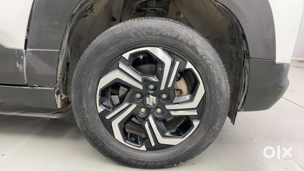 Maruti Suzuki Brezza 1.5 Zxi At Smart Hybrid Dual Tone, 2023, Petrol