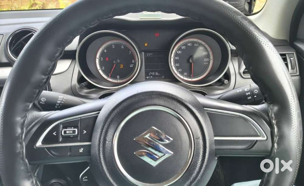 Maruti Suzuki Swift Vxi + Manual, 2022, Petrol
