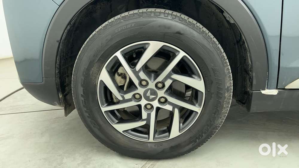 Mahindra Xuv300 1.2 W8 (o) Amt Petrol, 2022, Petrol