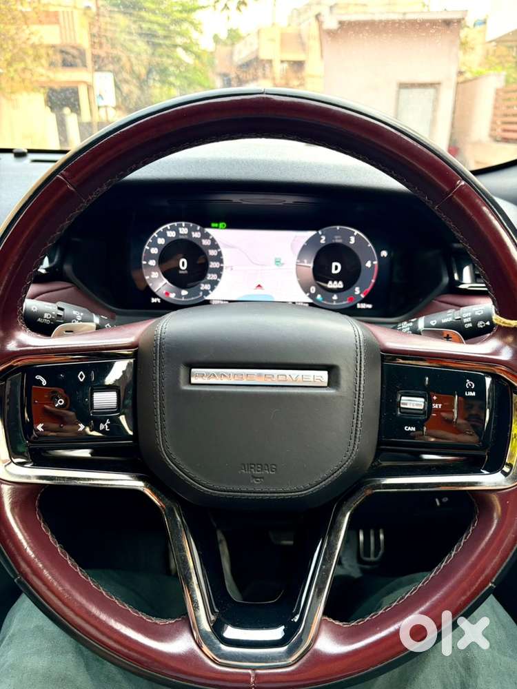 New Shape Velar Showroom Condition 20500km