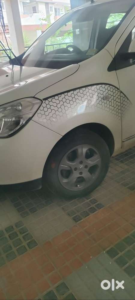Renault Lodgy 2015 Diesel  Well Maintained  Fancy Number  Excellent