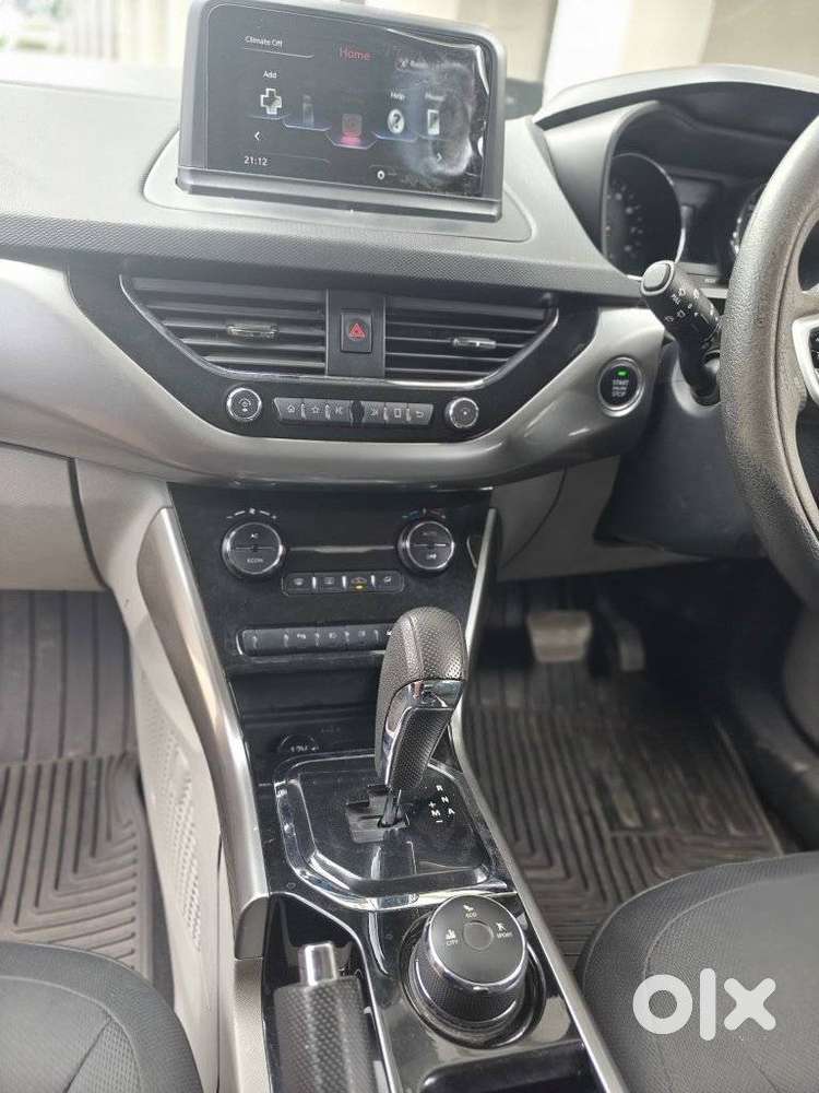 Tata Nexon 1.2 Revotron Xza Plus Dualtone, 2018, Petrol