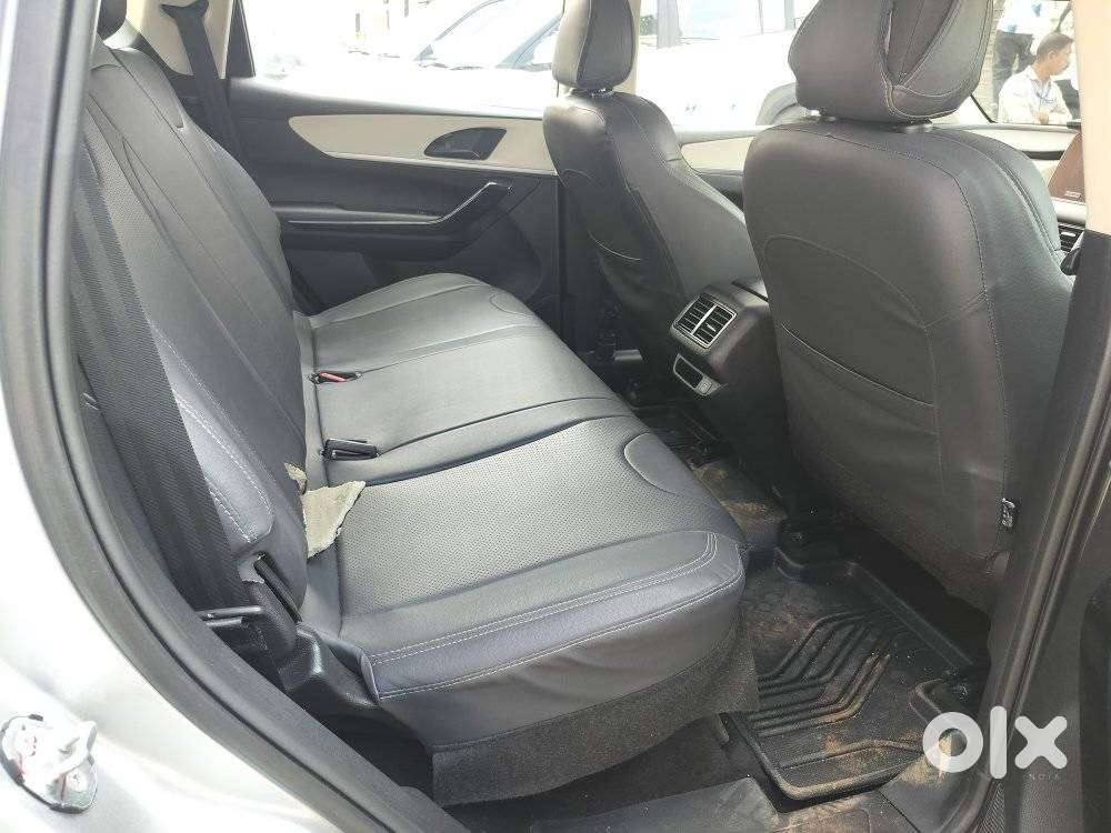 Mahindra Xuv700 2.0 Ax 5 Petrol At Str, 2022, Petrol