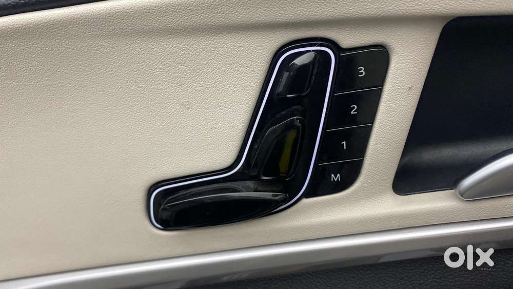 Mahindra Xuv700 2.0 Ax 3 Petrol At 5 Str, 2023, Diesel