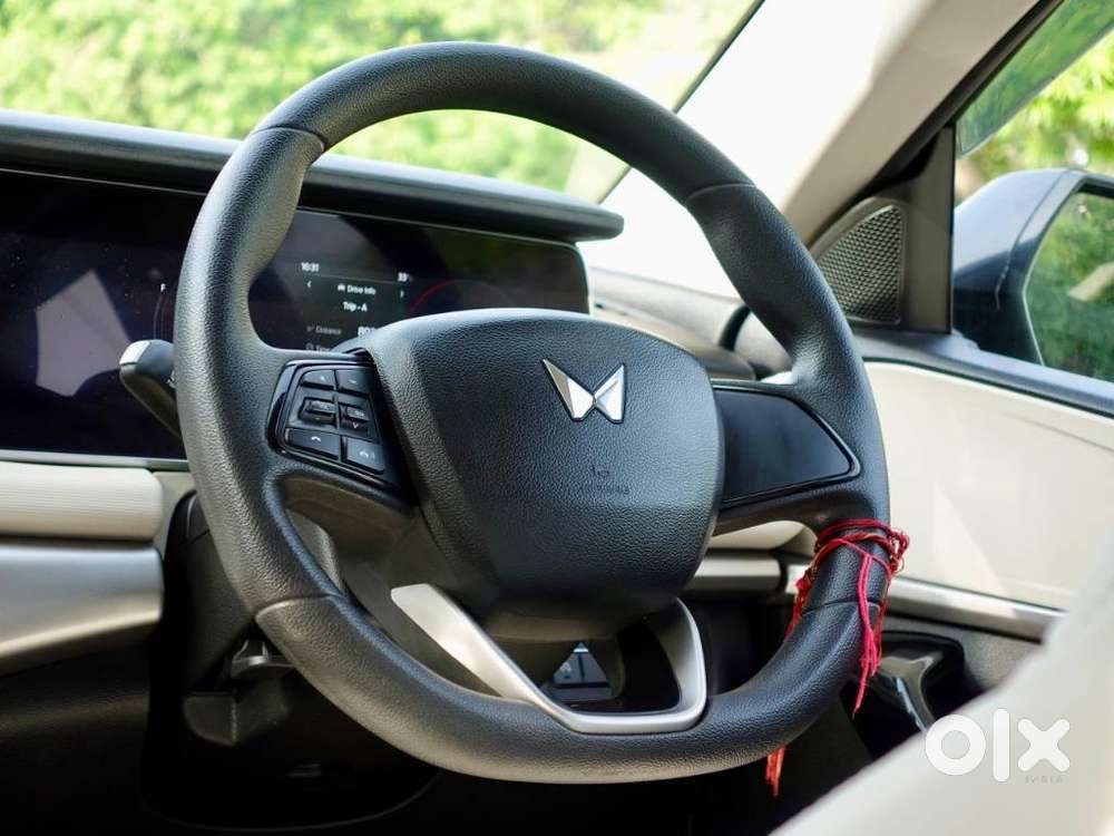 Mahindra Xuv700 2.0 Ax 7 Petrol Mt Str, 2022, Petrol