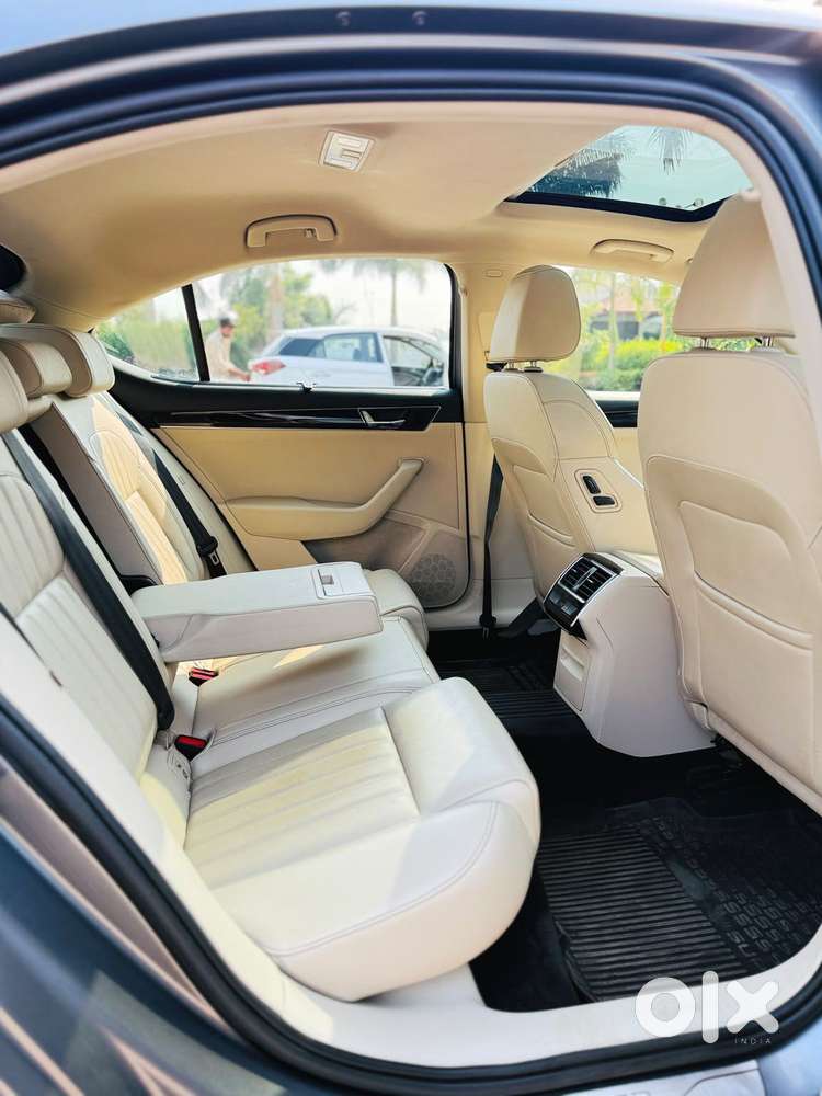 Skoda Superb 2.0 L&k Tsi At, 2023, Petrol