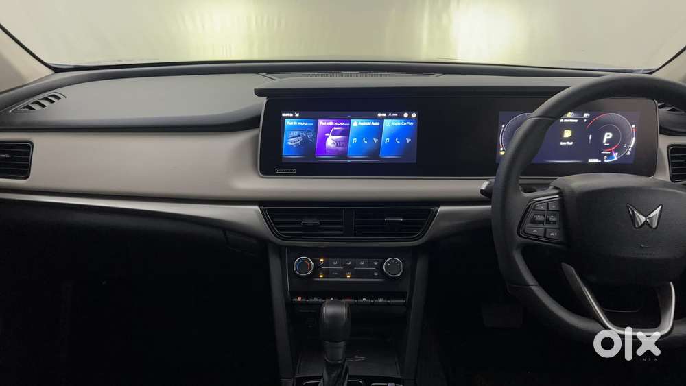 Mahindra Xuv700 2.0 Ax 5 Petrol At Str, 2023, Petrol