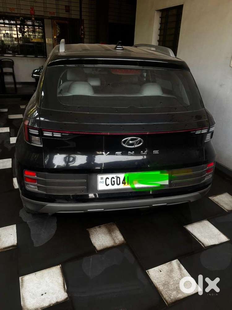 Hyundai Venue 2023 Diesel Well Maintained