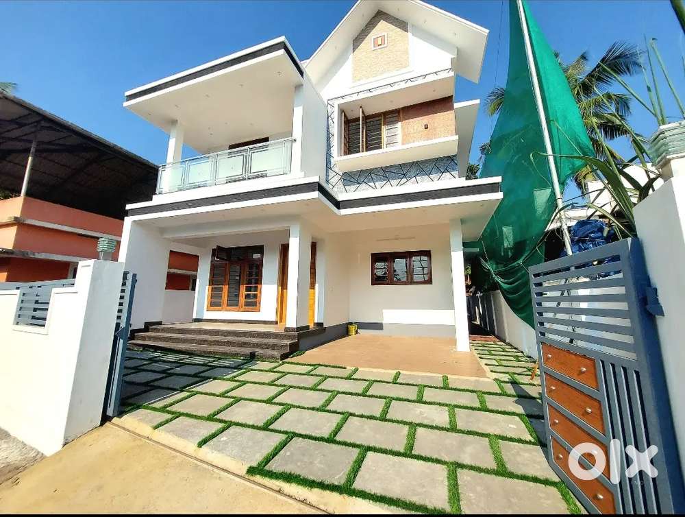 Newly constructed 4 bed rooms 1700 sqft in koonammav near edapally