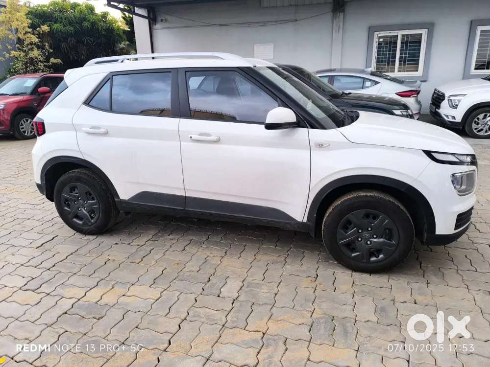 Hyundai Venue 2024 Petrol 18000 Km Driven