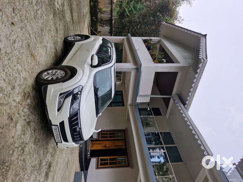 Xuv 500 W10 Well Maintained, Urgent Sell