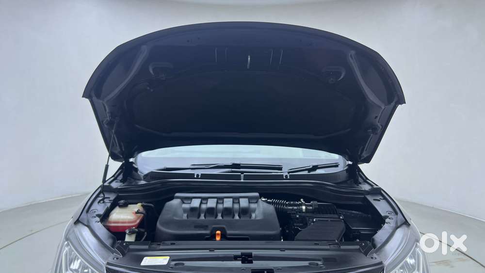 Mahindra Xuv700 2.0 Ax 7 Petrol Mt Str, 2023, Petrol