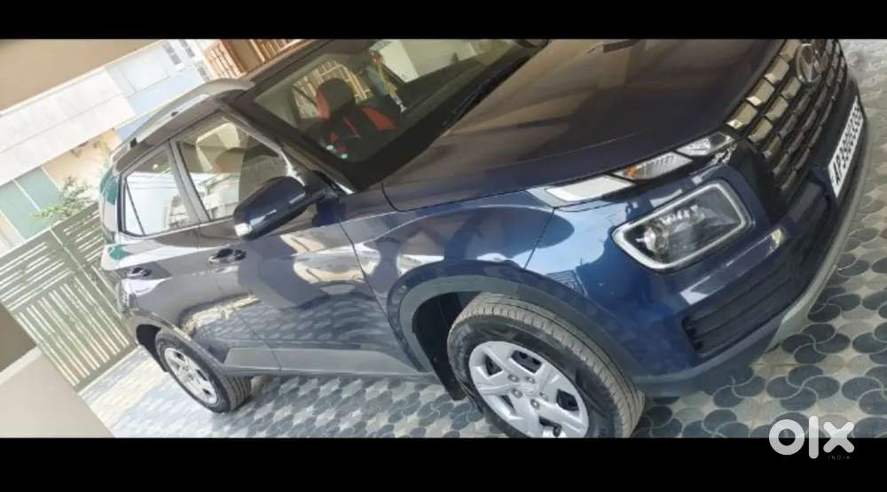 Hyundai Venue 2022 Petrol 21000 Km Driven