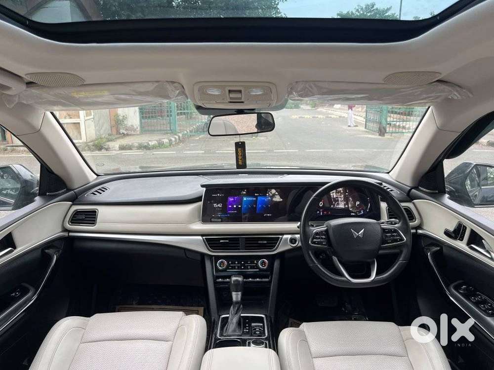 Mahindra Xuv700 2.0 Ax 7 Petrol At Luxury Pack Str, 2024, Petrol