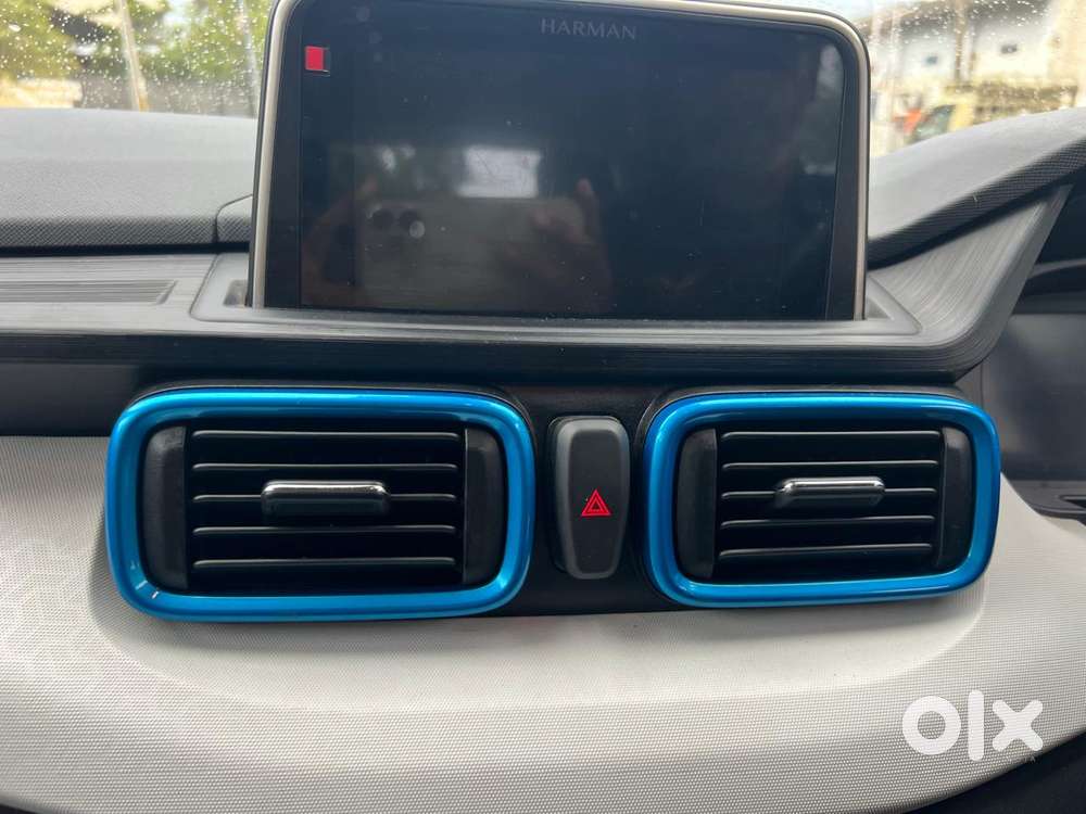 Tata Punch 1.2 Revotron Creative Amt Dual Tone, 2022, Petrol