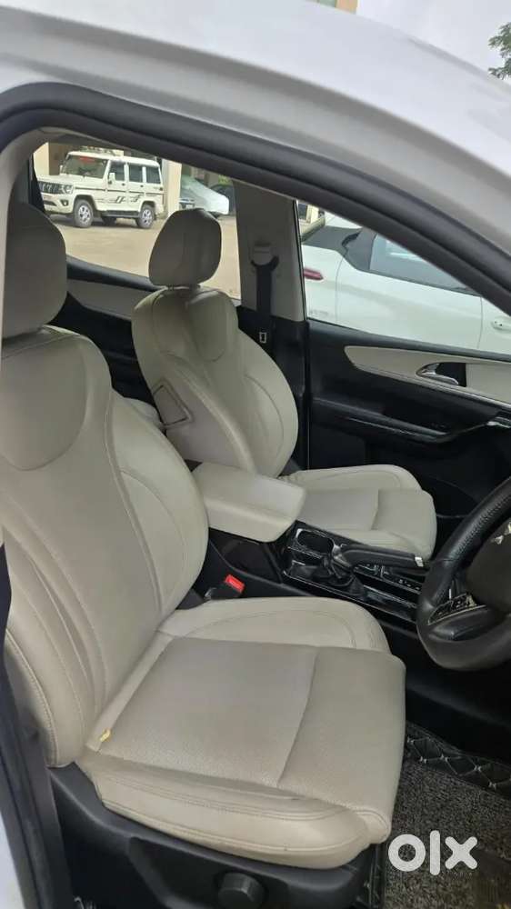 Mahindra Xuv700 Ax 7  Diesel 2025 Variant