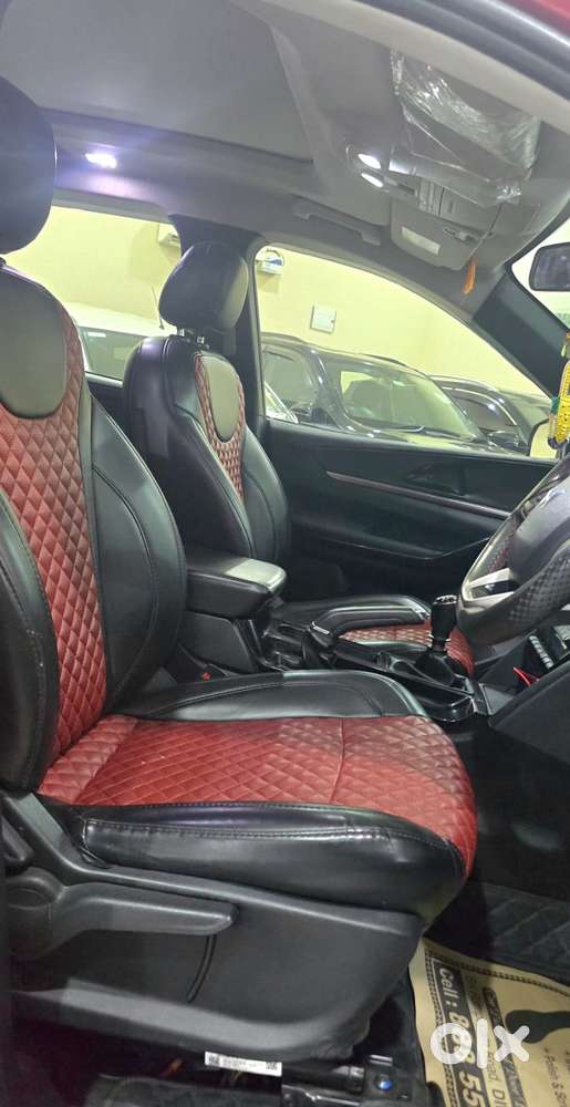 Mahindra Xuv700 2.0 Ax 5 Petrol Mt 7 Str, 2022, Petrol