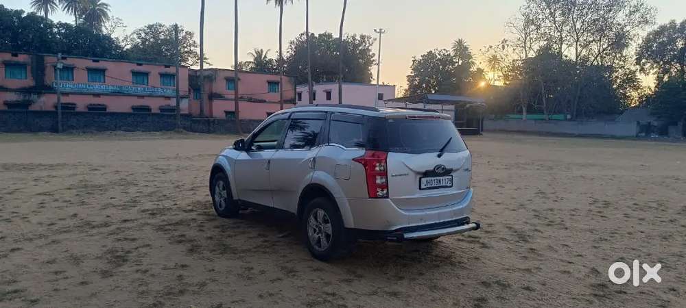 Xuv 500 Top Model W8