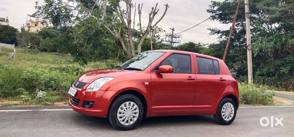 Maruti Suzuki Swift Lxi Bsiv, 2010, Petrol