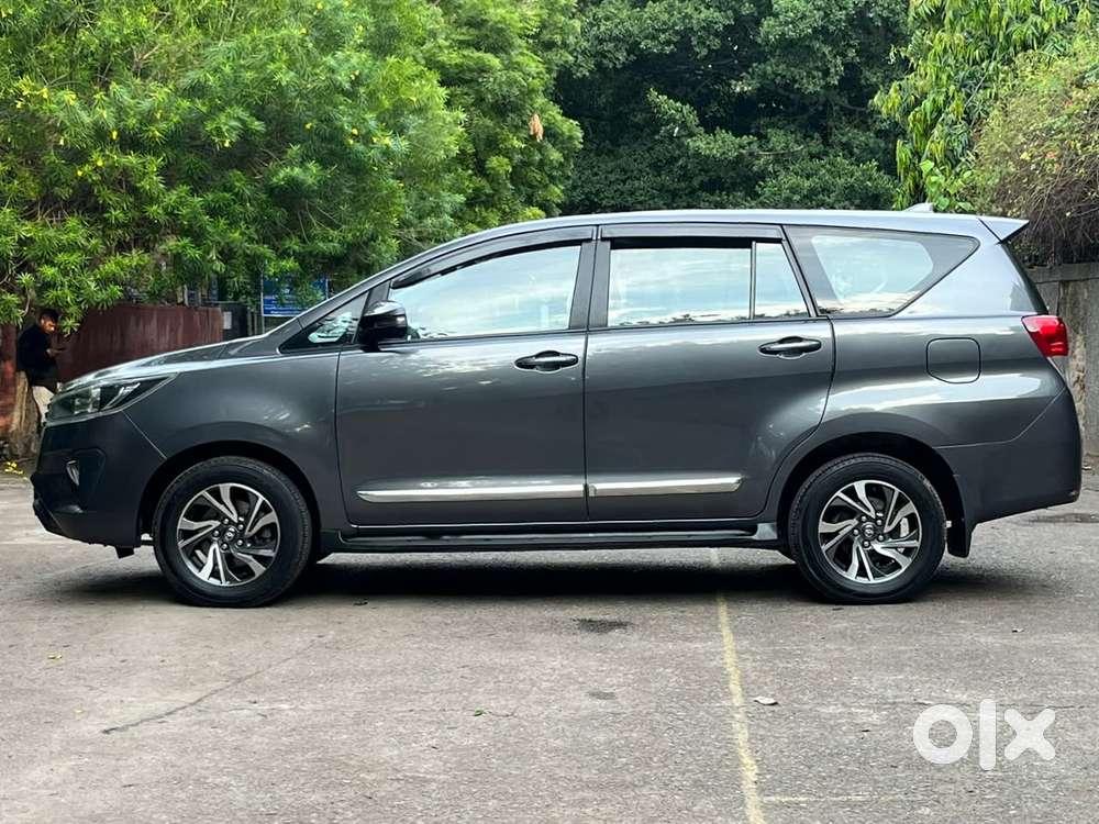 Toyota Innova Crysta 2.4 G Mt, 2022, Diesel