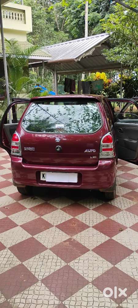 Alto Lxi 2009 Model With 100900 Km And Red Wine Colour.
