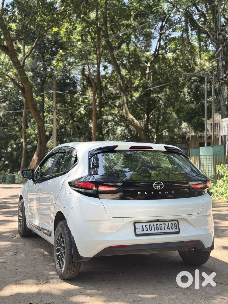 Tata Altroz 1.2 Xe, 2025, Petrol