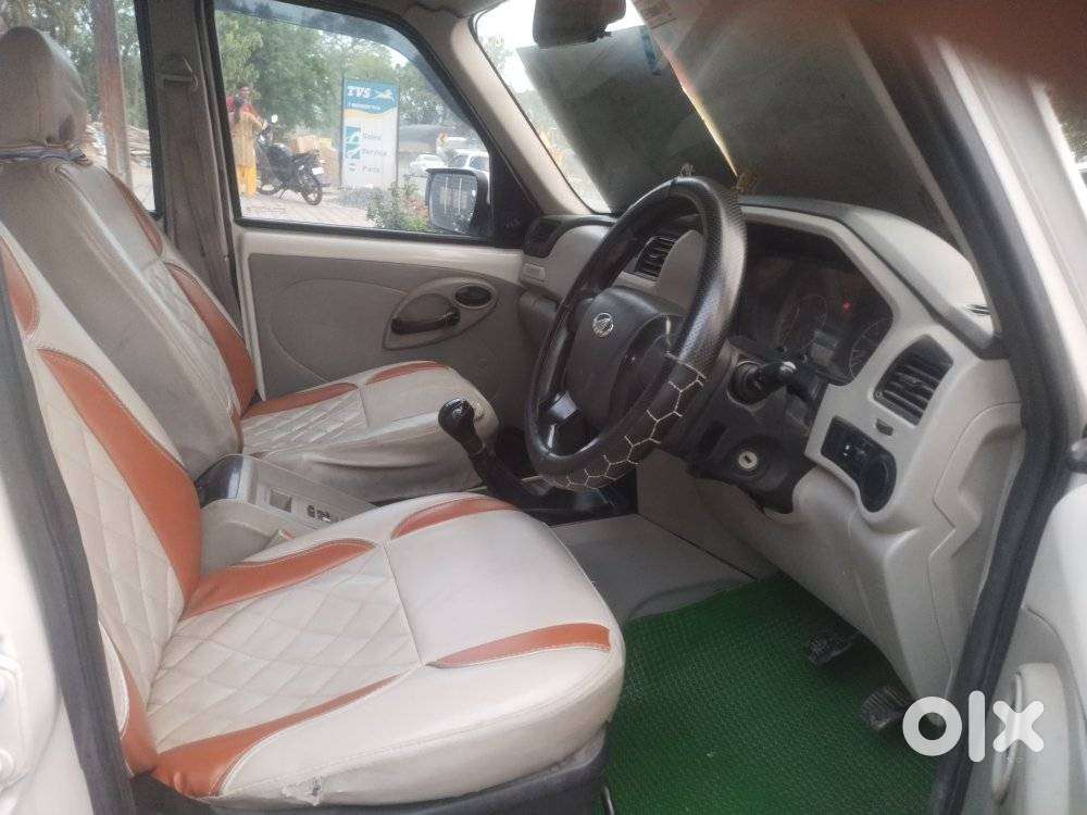 Mahindra Scorpio S4, 2016