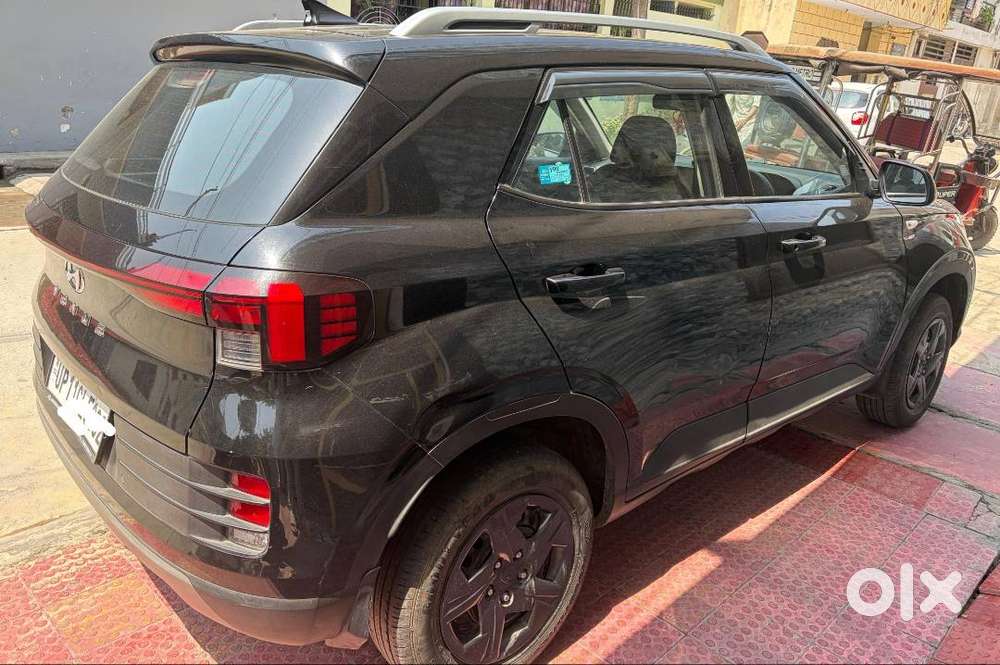 Hyundai Venue 2023 40000 Km Driven