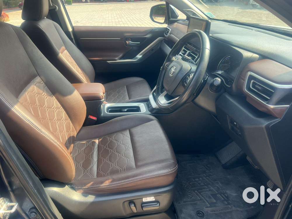 Toyota Innova Hycross 2.0 Zx (o) Hybrid 7 Str, 2023, Petrol