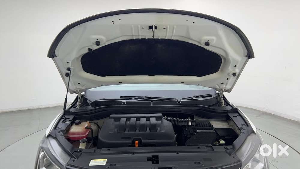 Mahindra Xuv700 2.0 Ax 3 Petrol Mt 5 Str, 2022, Petrol