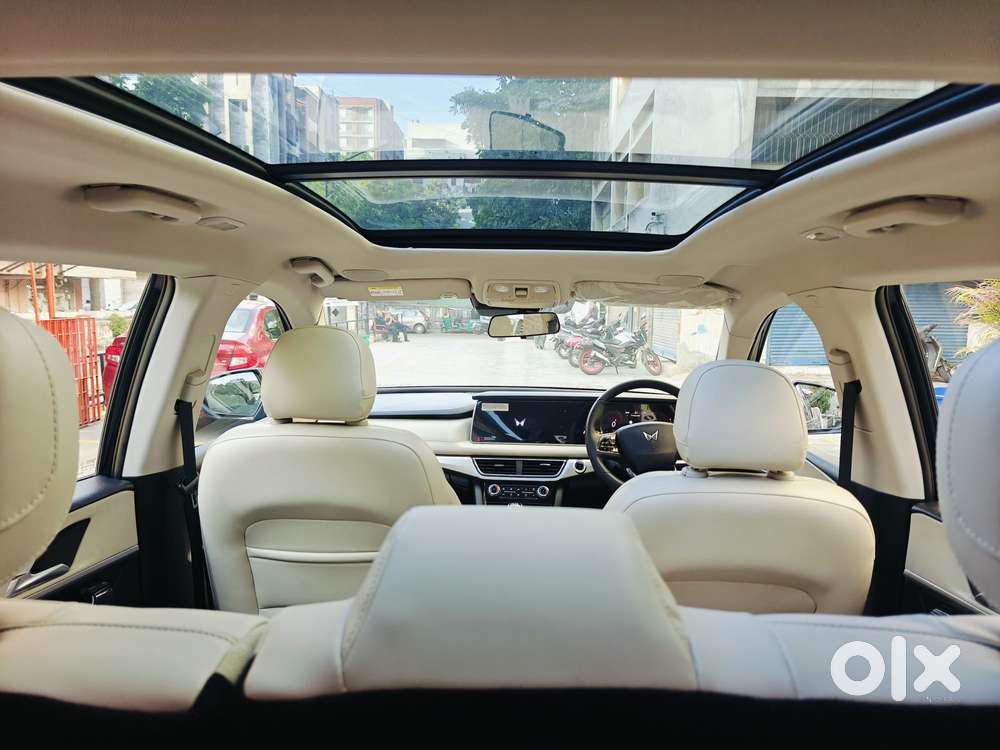 Mahindra Xuv700 2.2 Ax 7 Diesel Mt Luxury Pack Str, 2025, Diesel