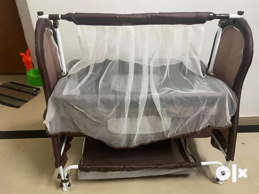 Baby cradle outlet olx