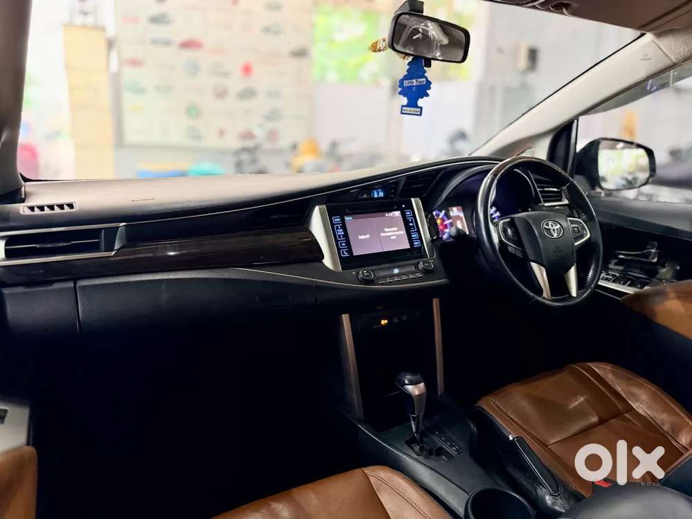 Toyota Innova Crysta 2.8 Zx At 7 Seater, 2016, Diesel